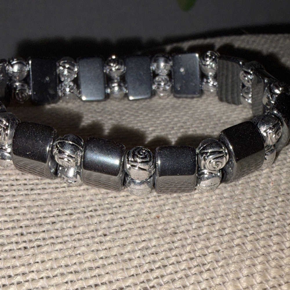 Black and Silver Beaded Bracelet - Picture 2 of 4